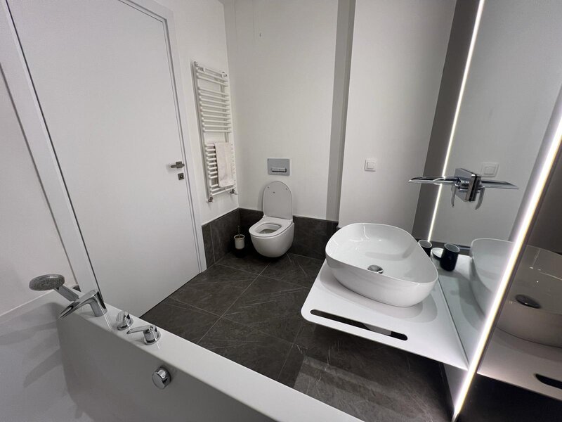 2025 Aviatiei Tower, 3 camere 96mp 2Bai Centrala, 2 Locuri Parcare Subteran